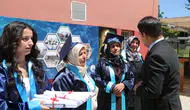 Şehit oğlunun vasiyetini tuttu 51 yaşında lise diplomasını aldı
