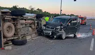 Siirt'te iki aracın karıştığı kazada sürücüler sıkıştı