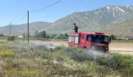 Van'da korkutan anız yangını büyümeden önlendi