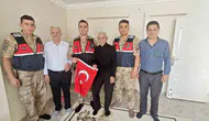Sason’da jandarmadan şehit babalarına vefa ziyareti