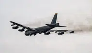 Göklerdeki dev sessizliğe gömüldü: ABD'nin efsanevi B-52 bombardıman uçağı düştü