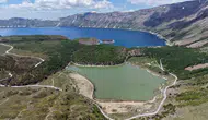 Bitlis Nemrut Krater Gölü yaz mevsimiyle ziyaretçi akınına uğradı