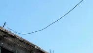 Şanlıurfa'da elektrikli aracı kaçak hatla şarj ederken yakalandılar