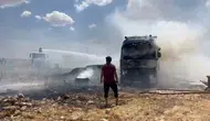 Viranşehir yolunda saman yüklü TIR alevlere teslim oldu