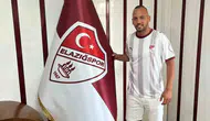 Elazığspor yeni başkanıyla ilk imzayı attı
