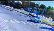 Ceylanpınar'da yolun karşısına geçmeye çalışan kadına otomobil çarptı