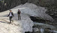 Bitlis'in eriyen kar suları Van Gölü'nü besliyor