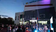 Diyarbakır'da öğrenciler mezuniyet sevincini kep atarak taçlandırdı
