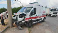 Bitlis Ahlat yolunda ambulans ve otomobil çarpıştı