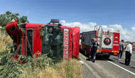 Elazığ yolunda kaza Tır devrildi sürücü yaralandı