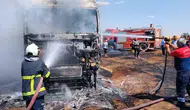 Kızıltepe yolunda buğday yüklü tır küle döndü