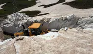 Yüksekova’da dağlar karlar altında kaldı