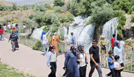 Van Muradiye Şelalesi coşkulu akışıyla turistleri kendine çekiyor
