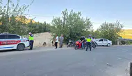 Diyarbakır Çermik yolunda jandarma ekipleri sürücüleri durdurdu