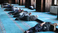Diyarbakırda kavurucu sıcaklar turistleri tarihi camilerin serinliğine yöneltti