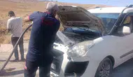 Siirt çevre yolunda seyir halindeki otomobilde yangın paniği yaşandı