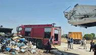 Tuşba ilçesinde seyir halindeki belediye çöp kamyonu alev aldı
