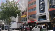 Van Cumhuriyet Caddesindeki bir eğlence mekanında çıkan yangın paniğe yol açtı