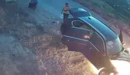 Muşta seyir halindeki lüks otomobil alevlerin ardından büyük gürültüyle patladı