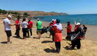 Tatvanda 15 Temmuz anması sonrası Van Gölü kıyısında temizlik yapıldı