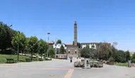 Kavurucu sıcaklar Diyarbakır sokaklarını ve tarihi alanları ıssız bıraktı