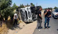 Diyarbakır Çınar yolunda devrilen tırın şoförü hastaneye kaldırıldı