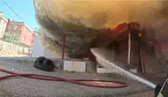 Diyarbakırda marangoz atölyesindeki yangın anı kask kamerasında görüntülendi