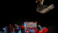 Siirtte yükselen baraj suları bir genci çayın ortasında mahsur bıraktı