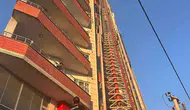 Kızıltepe’de 7 katlı binanın çatısında korkutan yangın kontrol altına alındı