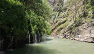 Hakkari Kaval Şelalesi kavurucu sıcaklarda serinlemek isteyenlerin adresi oldu