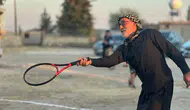Şanlıurfalı köylüler toprak sahada tenis oynayarak ezberleri bozdu