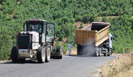 Elazığ kırsalında asfalt mesaisi hız kesmeden devam ediyor