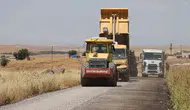 Siverek kırsalındaki 13 kilometrelik yolda asfalt çalışmaları hız kazandı