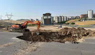 Batman Diyarbakır yolu su borusu patlaması nedeniyle trafiğe kapandı