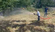 Yüksekova Sapanca Kavşağındaki arazide çıkan yangın ekiplerin müdahalesiyle söndürüldü