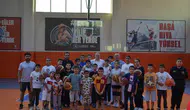 Muş Bulanıkta genç sporcularla sahaya inen Kaymakam Koşansu moral verdi
