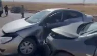 Silvan yolunda iki otomobilin karıştığı trafik kazasında iki kişi yaralandı