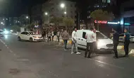 Şanlıurfa'da trafik uygulaması sırasında bir polis memuru araçların arasında kalarak yaralandı