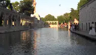 Şanlıurfa gezilerinin vazgeçilmez durağı sıra geceleri büyük ilgi görüyor