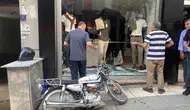 Elazığda motosiklet ile otomobil çarpıştı ardından bir dükkana daldı