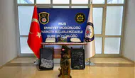 Muş polisi otobüs yolcusunun valizinden çıkan uyuşturucuya el koydu