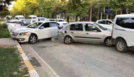 Elazığ Zübeyde Hanım Caddesinde dört aracın karıştığı zincirleme kazada üç kişi yaralandı