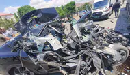 Bingöl Solhan yolunda park halindeki tıra çarpan araçtan bir kişi yaralı kurtuldu
