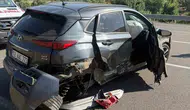 Bingöl yolunda kontrolden çıkan araç bariyerlere çarptı