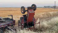 Suruç yolunda devrilen traktörün sürücüsü kazayı yara almadan atlattı