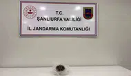 Viranşehir jandarması şüpheli bir şahsın üzerinde uyuşturucu yakaladı