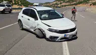 Bingöl yolunda kontrolden çıkan araç bariyerlere çarparak durabildi