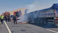 Şanlıurfa yolunda seyir halindeki tırda yangın çıktı