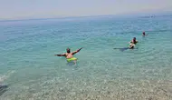 Van Gölü kıyısındaki Adilcevaz sahilleri tatilcilerin yeni gözdesi oldu