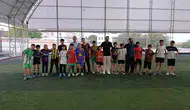 Dicleli öğrenciler yaz kurslarında hem öğreniyor hem sahada ter döküyor